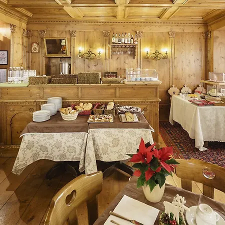 Aquila Cortina dʼAmpezzo