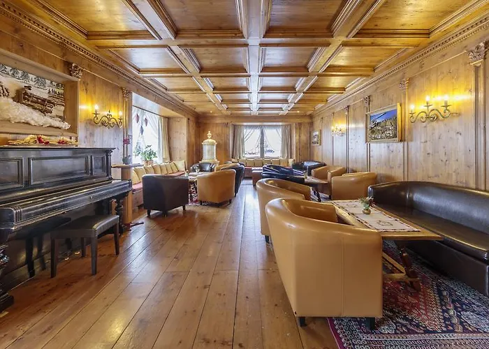 アクイラ ホテル 3*