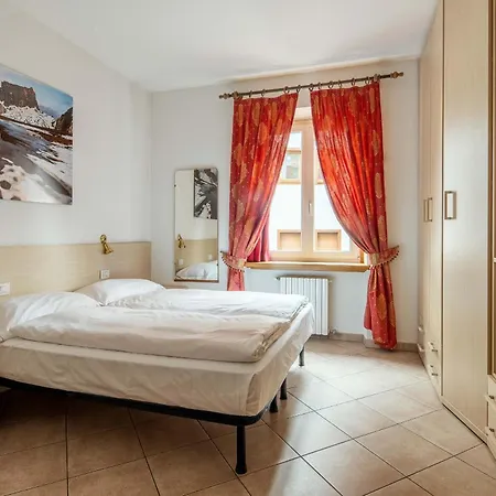 아퀼라 3* 코르티나 담페조