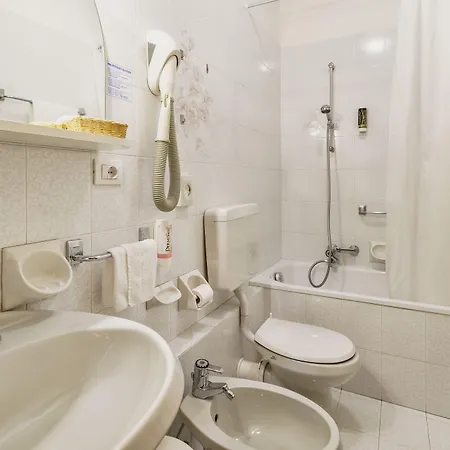 호텔 아퀼라 코르티나 담페조