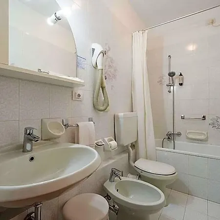 Hotell Aquila 3*