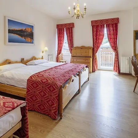 아퀼라 코르티나 담페조