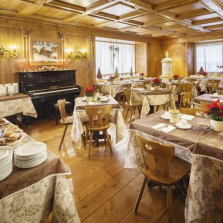 아퀼라 3* 코르티나 담페조