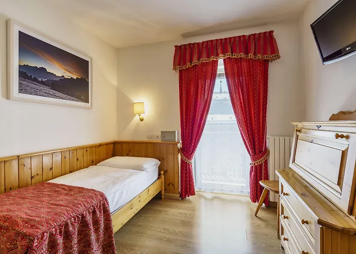 Aquila Cortina dʼAmpezzo